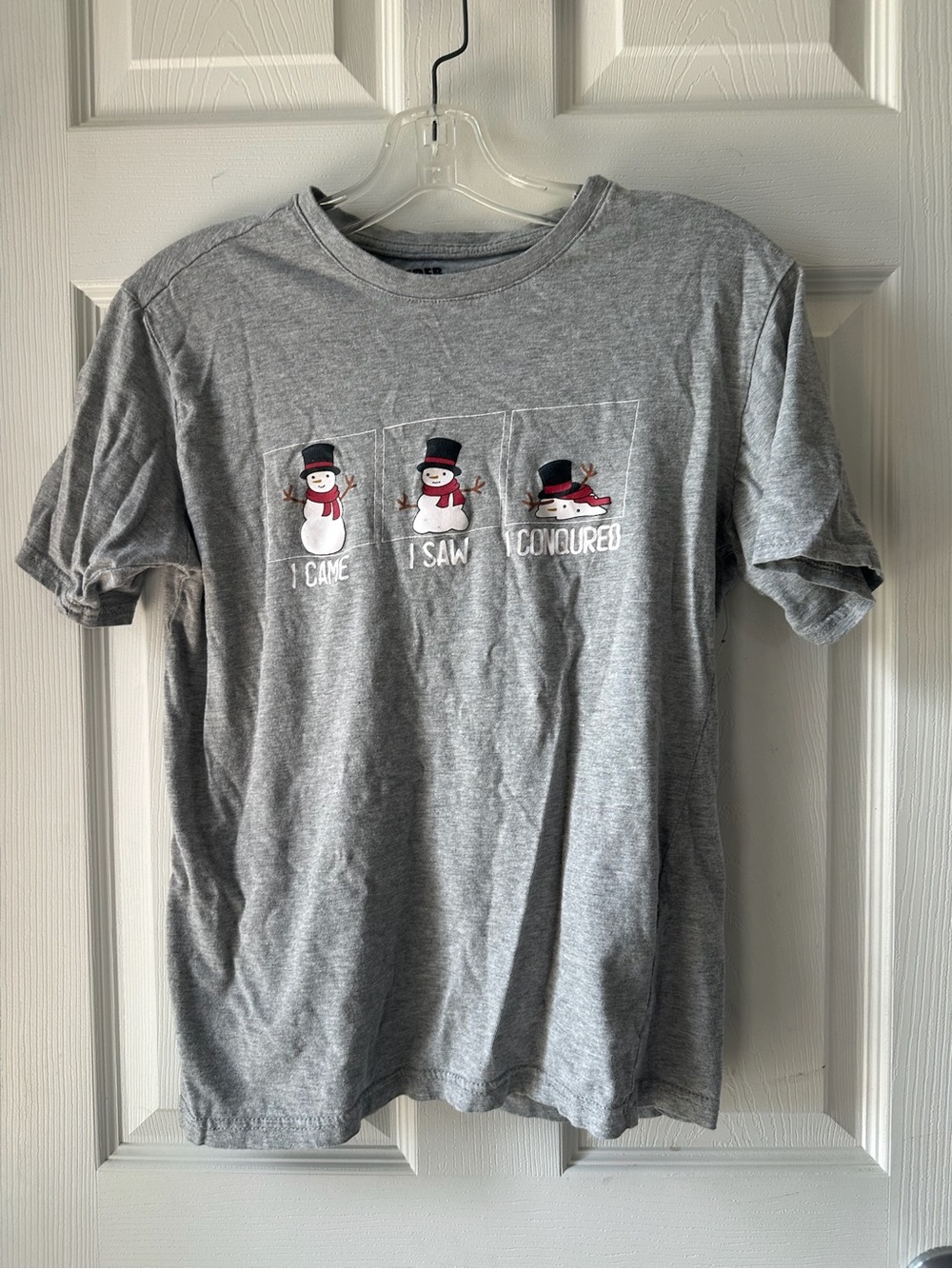 Disguise Gray Short Sleeve Snowman Tee with Red Accents